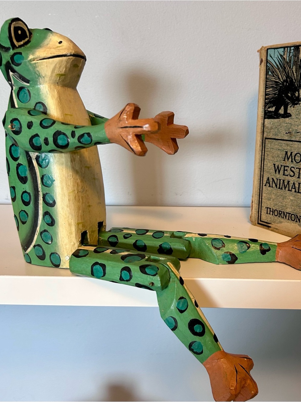 Vintage Style Articulated Wood Frog
Folk Art Decor